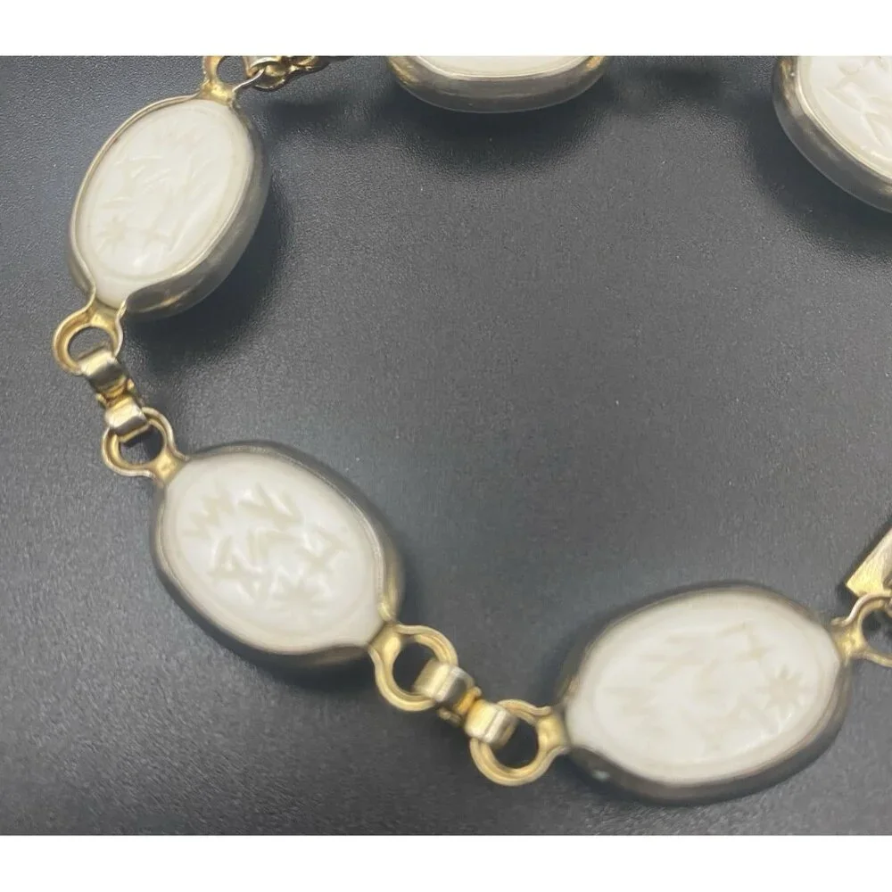 Vintage Egyptian Revival White Glass Scarab Bracelet Gold Tone Safety Chain 7.75 - Picture 5 of 7